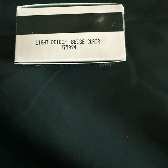 Mary Kay Silky Setting Powder Light Beige New in Box - Picture 2 of 5